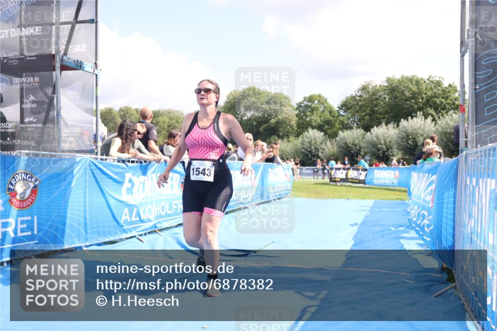 25.08.2024 - Elbe Triathlon Hamburg H.Heesch http://msf.ph/oto/6878382 25.08.2024 12:11:03 Ziel 1543 meine-sportfotos.de