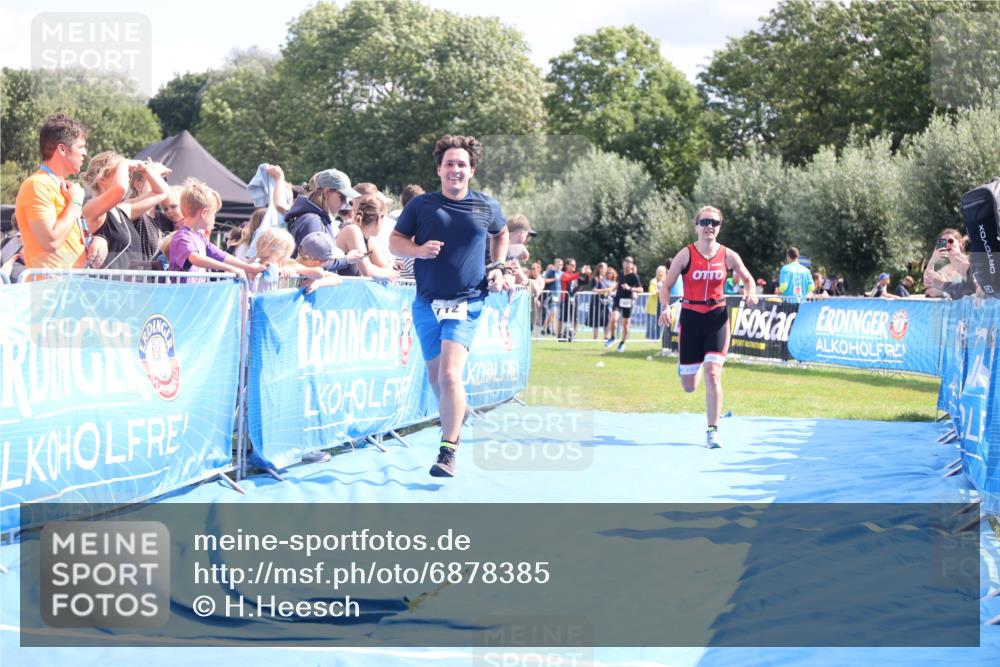 25.08.2024 - Elbe Triathlon Hamburg H.Heesch http://msf.ph/oto/6878385 25.08.2024 11:48:33 Ziel 712, 1437, 1473 meine-sportfotos.de