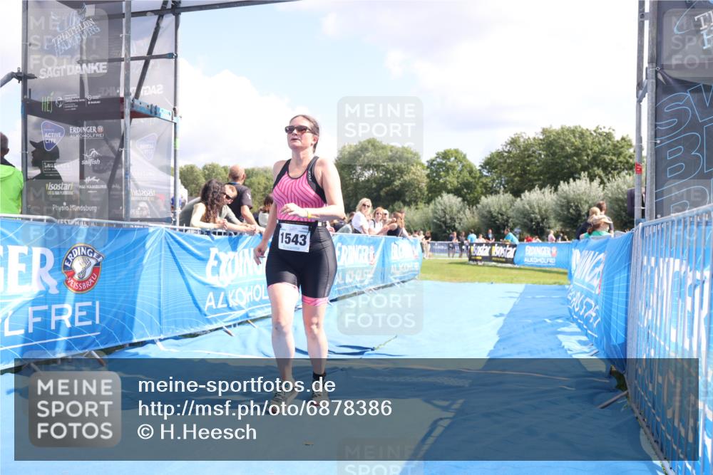 25.08.2024 - Elbe Triathlon Hamburg H.Heesch http://msf.ph/oto/6878386 25.08.2024 12:11:03 Ziel 1543 meine-sportfotos.de