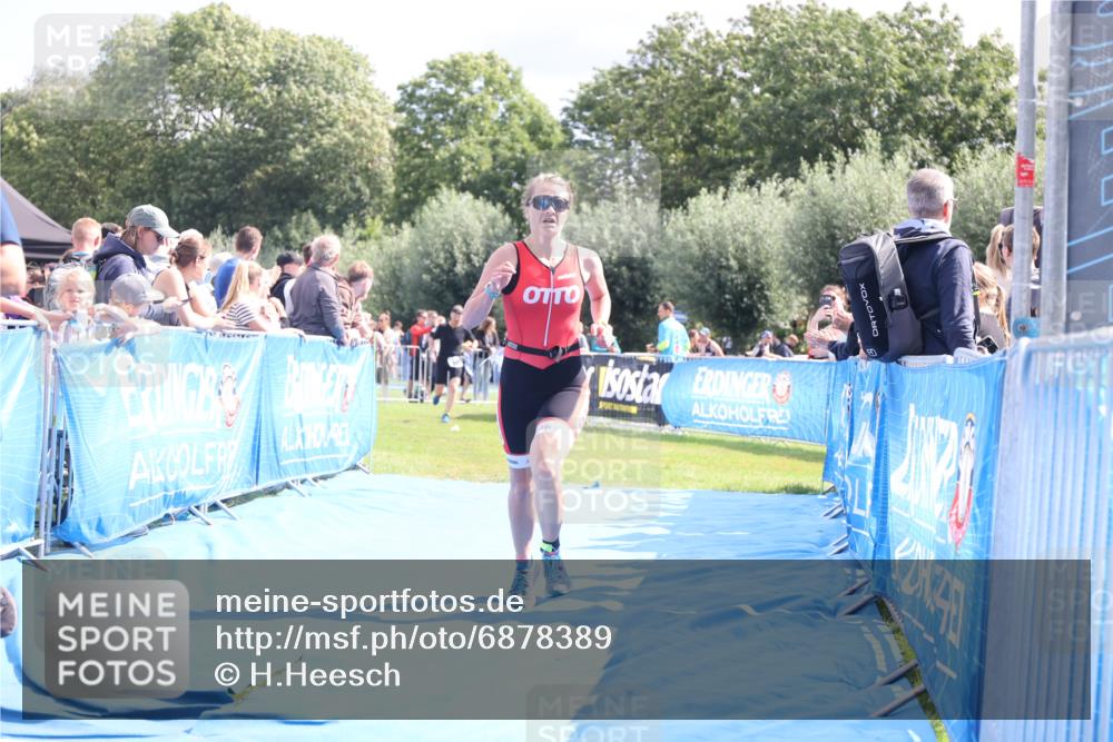 25.08.2024 - Elbe Triathlon Hamburg H.Heesch http://msf.ph/oto/6878389 25.08.2024 11:48:34 Ziel 712, 1437, 1473 meine-sportfotos.de