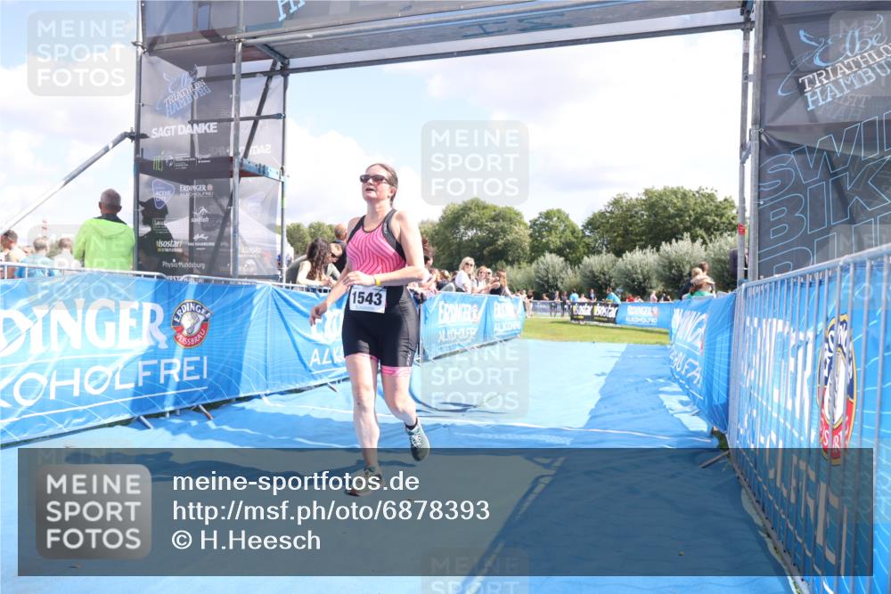 25.08.2024 - Elbe Triathlon Hamburg H.Heesch http://msf.ph/oto/6878393 25.08.2024 12:11:03 Ziel 1543 meine-sportfotos.de
