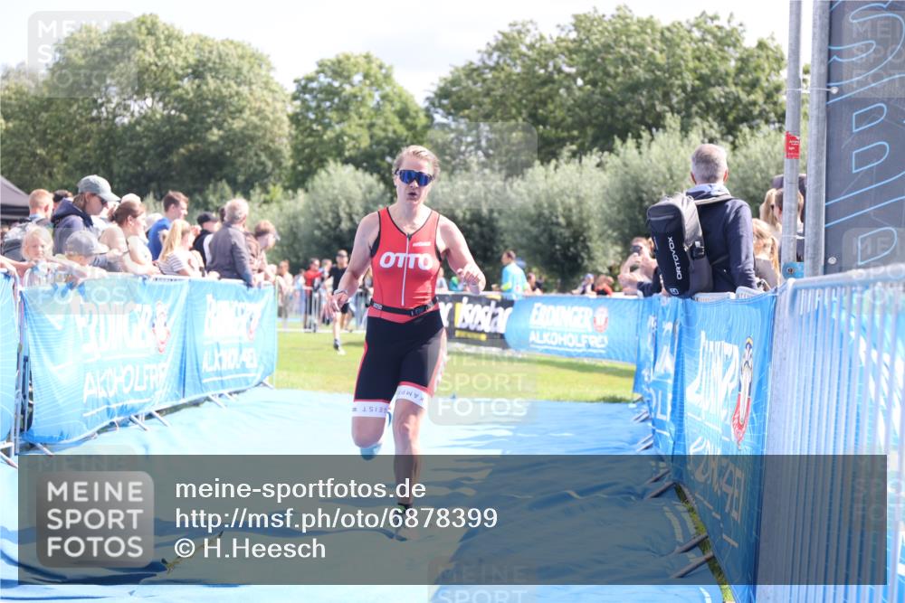 25.08.2024 - Elbe Triathlon Hamburg H.Heesch http://msf.ph/oto/6878399 25.08.2024 11:48:35 Ziel 712, 1437, 1473 meine-sportfotos.de