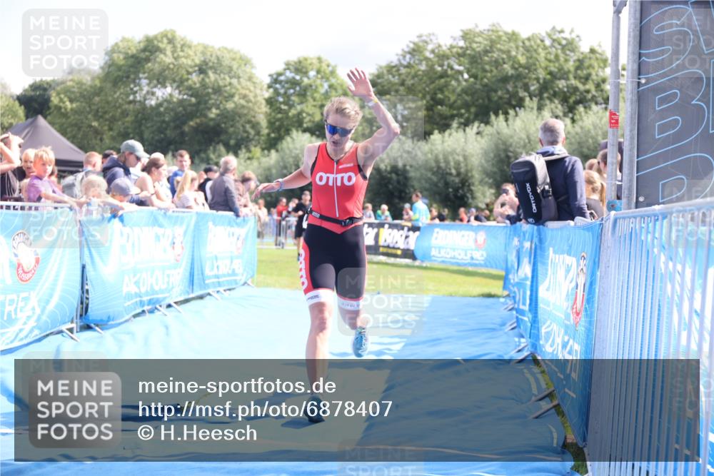 25.08.2024 - Elbe Triathlon Hamburg H.Heesch http://msf.ph/oto/6878407 25.08.2024 11:48:35 Ziel 712, 1437, 1473 meine-sportfotos.de