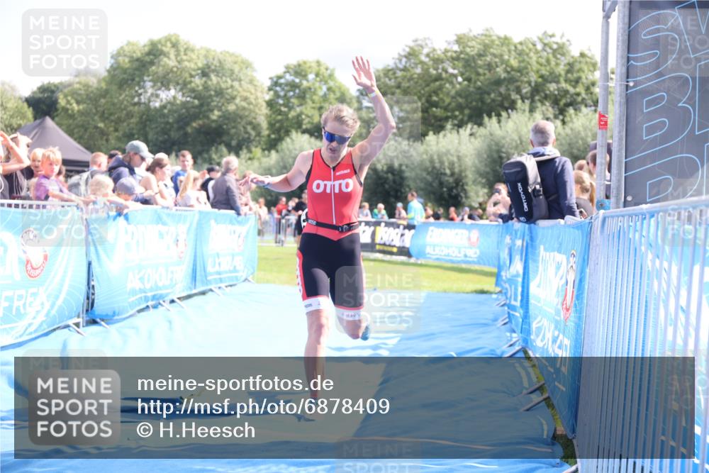 25.08.2024 - Elbe Triathlon Hamburg H.Heesch http://msf.ph/oto/6878409 25.08.2024 11:48:35 Ziel 712, 1437, 1473 meine-sportfotos.de