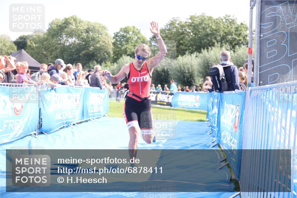25.08.2024 - Elbe Triathlon Hamburg H.Heesch http://msf.ph/oto/6878411 25.08.2024 11:48:35 Ziel 712, 1437, 1473 meine-sportfotos.de