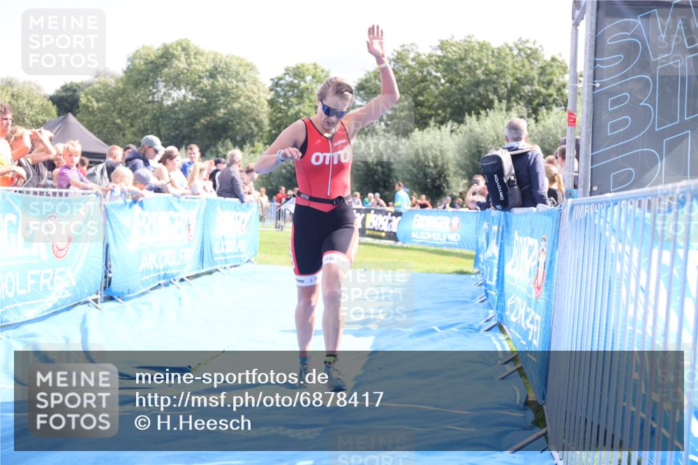 25.08.2024 - Elbe Triathlon Hamburg H.Heesch http://msf.ph/oto/6878417 25.08.2024 11:48:35 Ziel 712, 1437, 1473 meine-sportfotos.de