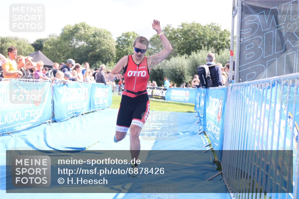 25.08.2024 - Elbe Triathlon Hamburg H.Heesch http://msf.ph/oto/6878426 25.08.2024 11:48:35 Ziel 712, 1437, 1473 meine-sportfotos.de