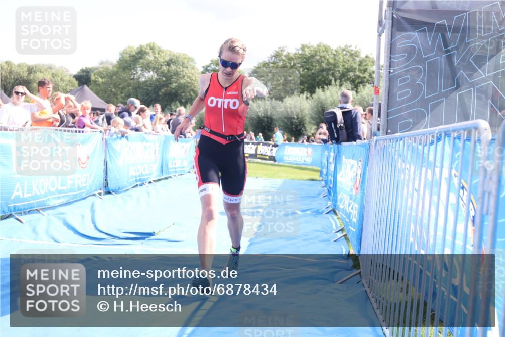 25.08.2024 - Elbe Triathlon Hamburg H.Heesch http://msf.ph/oto/6878434 25.08.2024 11:48:36 Ziel 712, 1437, 1473 meine-sportfotos.de