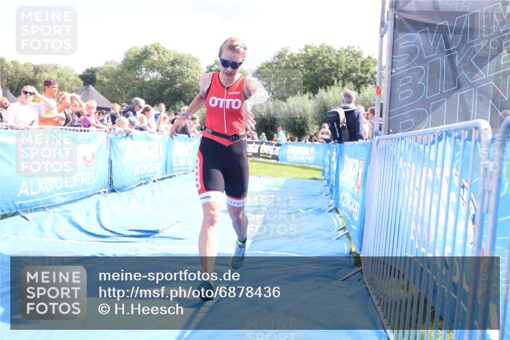 25.08.2024 - Elbe Triathlon Hamburg H.Heesch http://msf.ph/oto/6878436 25.08.2024 11:48:36 Ziel 712, 1437, 1473 meine-sportfotos.de