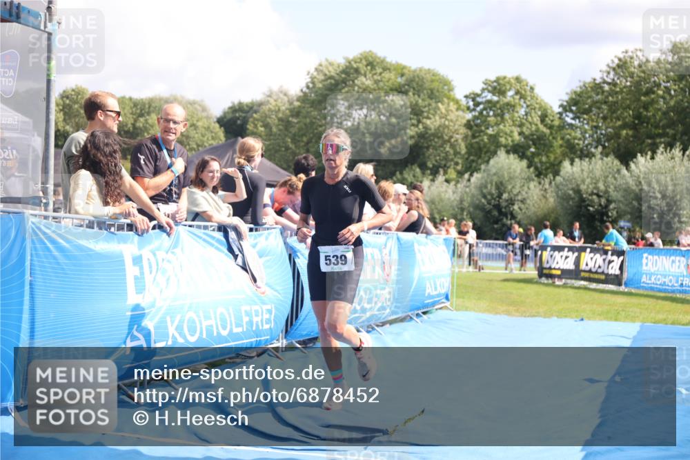25.08.2024 - Elbe Triathlon Hamburg H.Heesch http://msf.ph/oto/6878452 25.08.2024 12:11:20 Ziel 539, 1688 meine-sportfotos.de