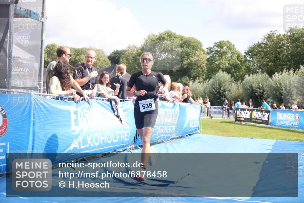 25.08.2024 - Elbe Triathlon Hamburg H.Heesch http://msf.ph/oto/6878458 25.08.2024 12:11:21 Ziel 539, 1688 meine-sportfotos.de