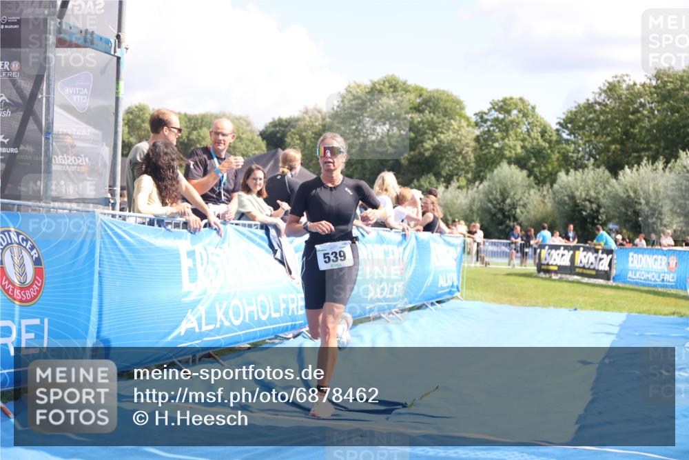 25.08.2024 - Elbe Triathlon Hamburg H.Heesch http://msf.ph/oto/6878462 25.08.2024 12:11:21 Ziel 539, 1688 meine-sportfotos.de