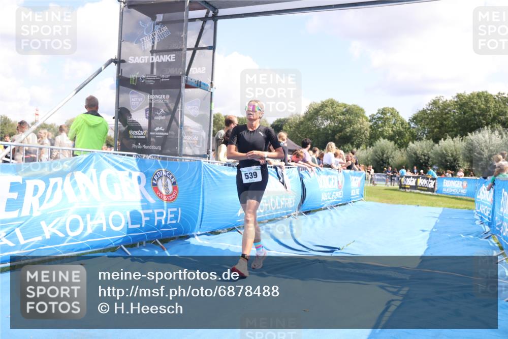 25.08.2024 - Elbe Triathlon Hamburg H.Heesch http://msf.ph/oto/6878488 25.08.2024 12:11:21 Ziel 539, 1688 meine-sportfotos.de