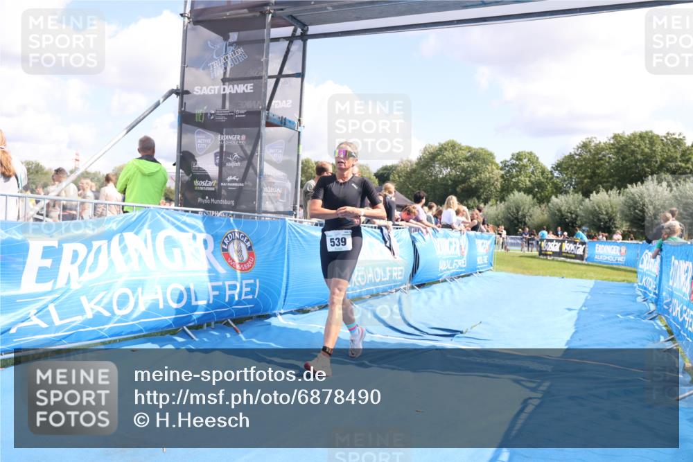 25.08.2024 - Elbe Triathlon Hamburg H.Heesch http://msf.ph/oto/6878490 25.08.2024 12:11:21 Ziel 539, 1688 meine-sportfotos.de