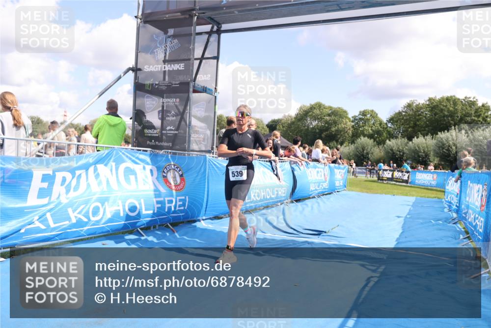 25.08.2024 - Elbe Triathlon Hamburg H.Heesch http://msf.ph/oto/6878492 25.08.2024 12:11:21 Ziel 539, 1688 meine-sportfotos.de