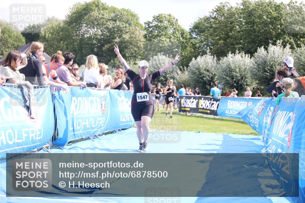 25.08.2024 - Elbe Triathlon Hamburg H.Heesch http://msf.ph/oto/6878500 25.08.2024 12:11:33 Ziel 541, 1547, 1698 meine-sportfotos.de