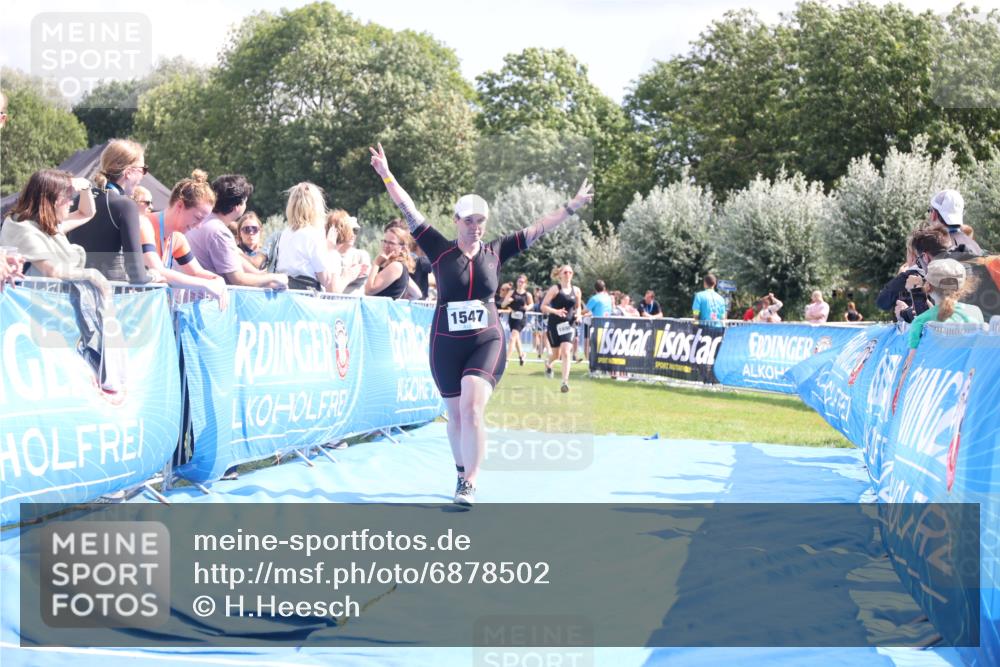 25.08.2024 - Elbe Triathlon Hamburg H.Heesch http://msf.ph/oto/6878502 25.08.2024 12:11:33 Ziel 541, 1547, 1698 meine-sportfotos.de