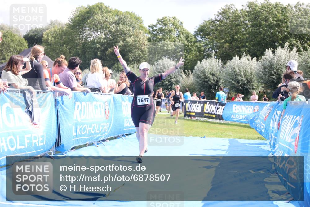 25.08.2024 - Elbe Triathlon Hamburg H.Heesch http://msf.ph/oto/6878507 25.08.2024 12:11:33 Ziel 541, 1547, 1698 meine-sportfotos.de