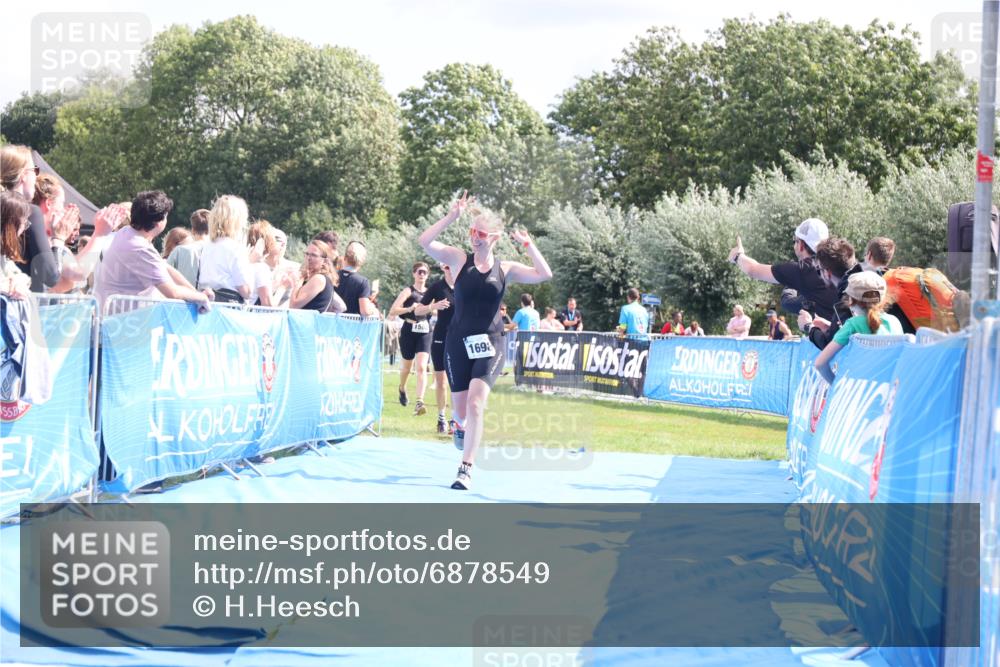25.08.2024 - Elbe Triathlon Hamburg H.Heesch http://msf.ph/oto/6878549 25.08.2024 12:11:37 Ziel 541, 1503, 1527, 1547, 1698, 1709 meine-sportfotos.de