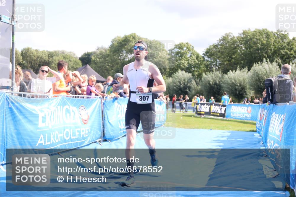 25.08.2024 - Elbe Triathlon Hamburg H.Heesch http://msf.ph/oto/6878552 25.08.2024 11:48:50 Ziel 307, 1448, 1555 meine-sportfotos.de