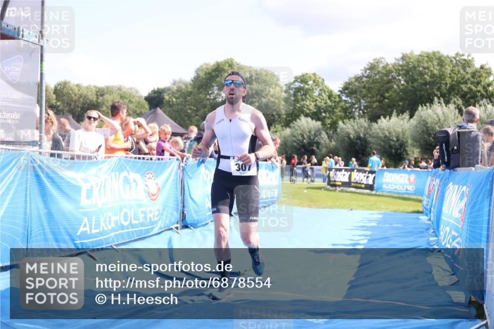 25.08.2024 - Elbe Triathlon Hamburg H.Heesch http://msf.ph/oto/6878554 25.08.2024 11:48:50 Ziel 307, 1448, 1555 meine-sportfotos.de