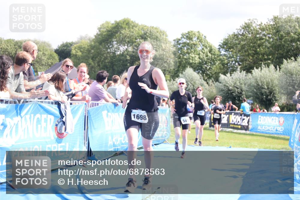 25.08.2024 - Elbe Triathlon Hamburg H.Heesch http://msf.ph/oto/6878563 25.08.2024 12:11:39 Ziel 541, 1503, 1527, 1547, 1698, 1709 meine-sportfotos.de