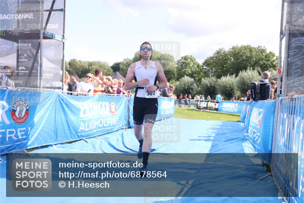 25.08.2024 - Elbe Triathlon Hamburg H.Heesch http://msf.ph/oto/6878564 25.08.2024 11:48:50 Ziel 307, 1448, 1555 meine-sportfotos.de