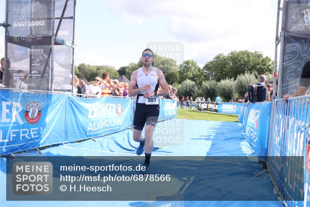 25.08.2024 - Elbe Triathlon Hamburg H.Heesch http://msf.ph/oto/6878566 25.08.2024 11:48:50 Ziel 307, 1448, 1555 meine-sportfotos.de