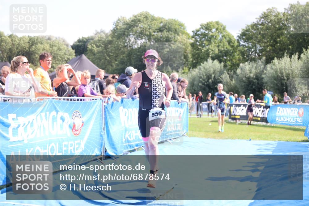 25.08.2024 - Elbe Triathlon Hamburg H.Heesch http://msf.ph/oto/6878574 25.08.2024 11:49:01 Ziel 550, 1522 meine-sportfotos.de