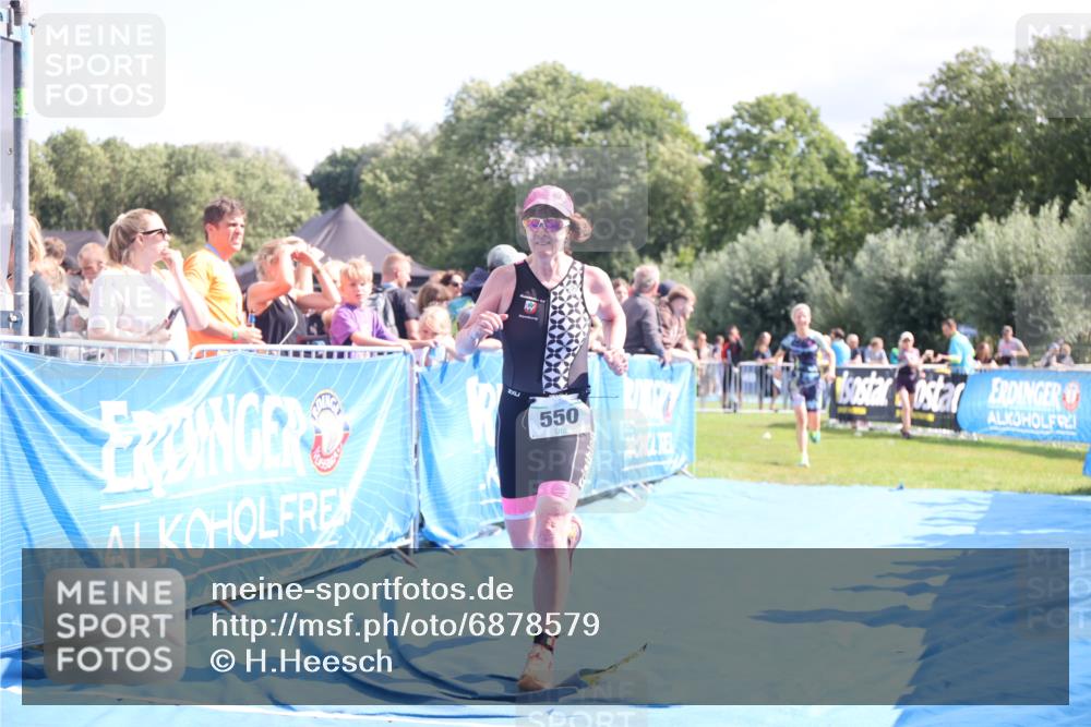 25.08.2024 - Elbe Triathlon Hamburg H.Heesch http://msf.ph/oto/6878579 25.08.2024 11:49:02 Ziel 550, 1522 meine-sportfotos.de