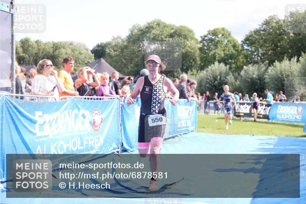 25.08.2024 - Elbe Triathlon Hamburg H.Heesch http://msf.ph/oto/6878581 25.08.2024 11:49:02 Ziel 550, 1522 meine-sportfotos.de