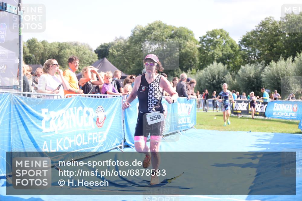 25.08.2024 - Elbe Triathlon Hamburg H.Heesch http://msf.ph/oto/6878583 25.08.2024 11:49:02 Ziel 550, 1522 meine-sportfotos.de
