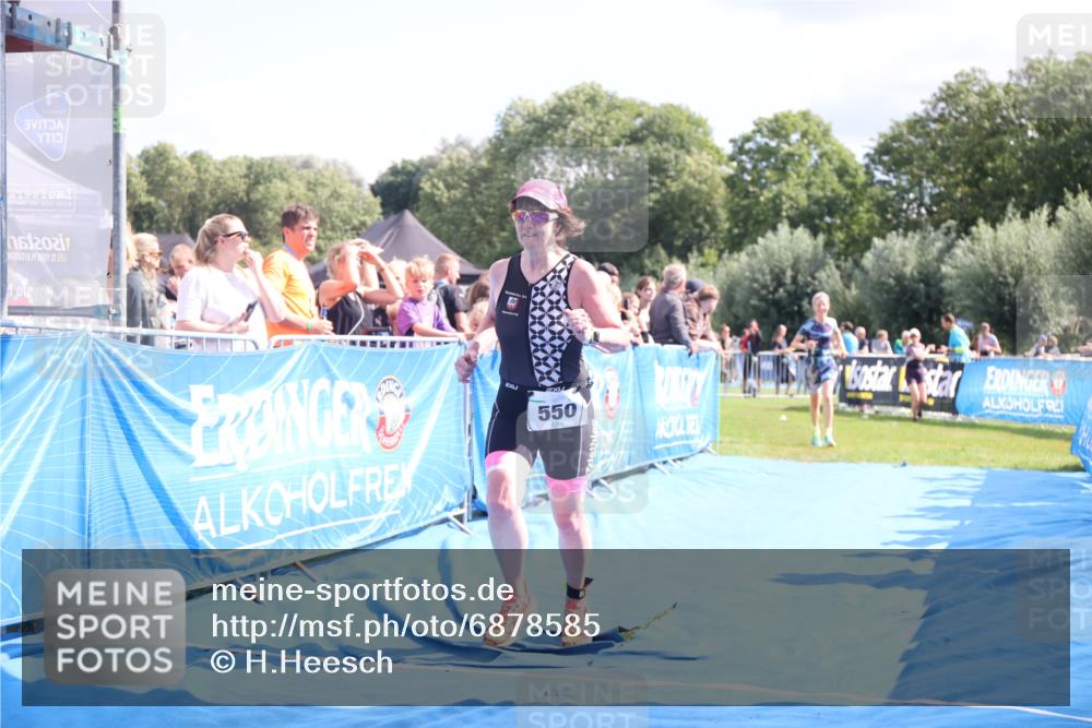 25.08.2024 - Elbe Triathlon Hamburg H.Heesch http://msf.ph/oto/6878585 25.08.2024 11:49:02 Ziel 550, 1522 meine-sportfotos.de