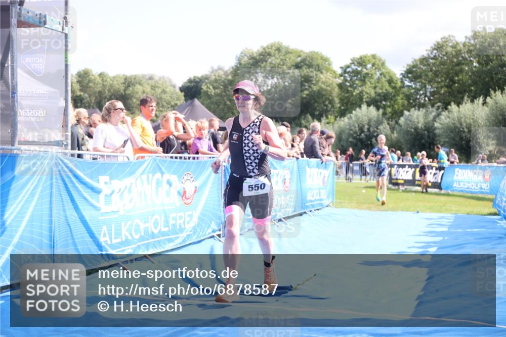 25.08.2024 - Elbe Triathlon Hamburg H.Heesch http://msf.ph/oto/6878587 25.08.2024 11:49:02 Ziel 550, 1522 meine-sportfotos.de