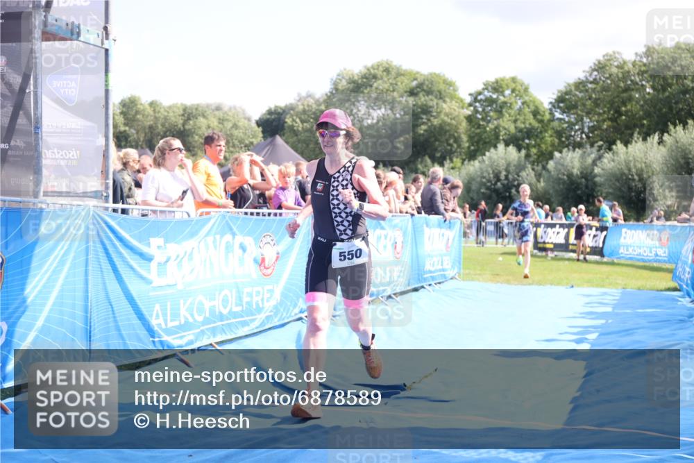 25.08.2024 - Elbe Triathlon Hamburg H.Heesch http://msf.ph/oto/6878589 25.08.2024 11:49:02 Ziel 550, 1522 meine-sportfotos.de