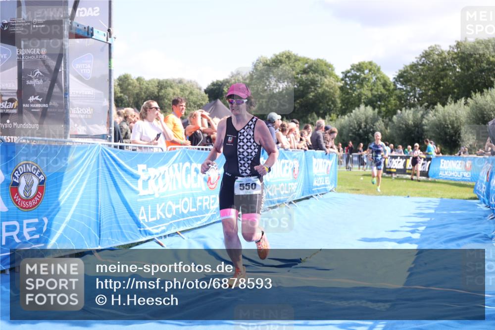 25.08.2024 - Elbe Triathlon Hamburg H.Heesch http://msf.ph/oto/6878593 25.08.2024 11:49:02 Ziel 550, 1522 meine-sportfotos.de