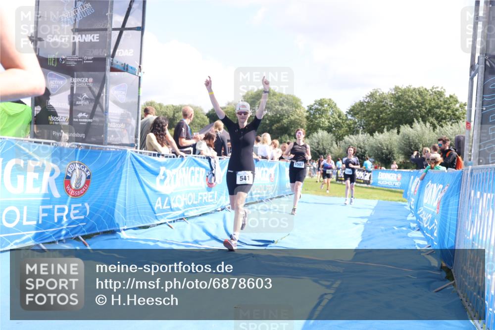 25.08.2024 - Elbe Triathlon Hamburg H.Heesch http://msf.ph/oto/6878603 25.08.2024 12:11:41 Ziel 405, 541, 1503, 1527, 1547, 1698, 1709 meine-sportfotos.de