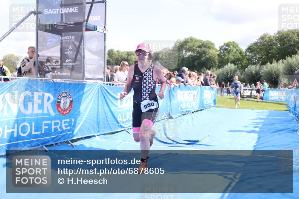 25.08.2024 - Elbe Triathlon Hamburg H.Heesch http://msf.ph/oto/6878605 25.08.2024 11:49:02 Ziel 550, 1522 meine-sportfotos.de