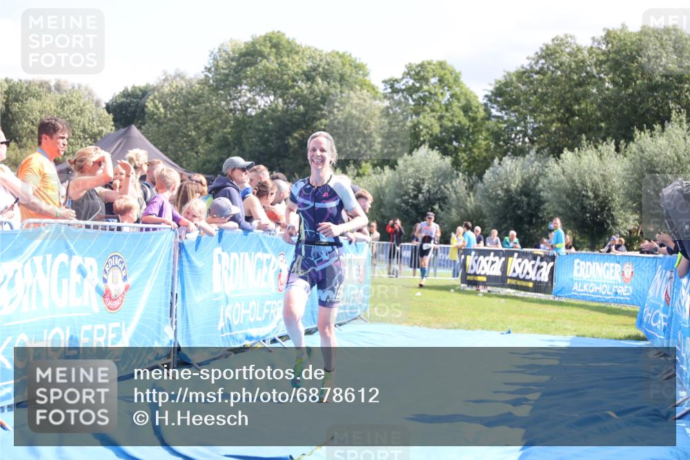 25.08.2024 - Elbe Triathlon Hamburg H.Heesch http://msf.ph/oto/6878612 25.08.2024 11:49:05 Ziel 550, 1522 meine-sportfotos.de