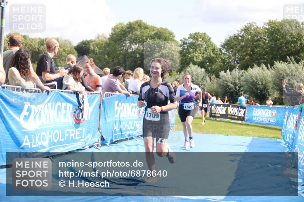 25.08.2024 - Elbe Triathlon Hamburg H.Heesch http://msf.ph/oto/6878640 25.08.2024 12:11:43 Ziel 405, 541, 1503, 1527, 1698, 1709 meine-sportfotos.de