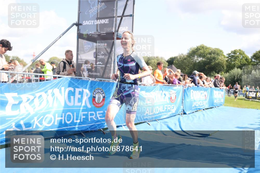25.08.2024 - Elbe Triathlon Hamburg H.Heesch http://msf.ph/oto/6878641 25.08.2024 11:49:06 Ziel 550, 1522 meine-sportfotos.de