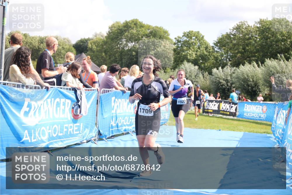 25.08.2024 - Elbe Triathlon Hamburg H.Heesch http://msf.ph/oto/6878642 25.08.2024 12:11:43 Ziel 405, 541, 1503, 1527, 1698, 1709 meine-sportfotos.de