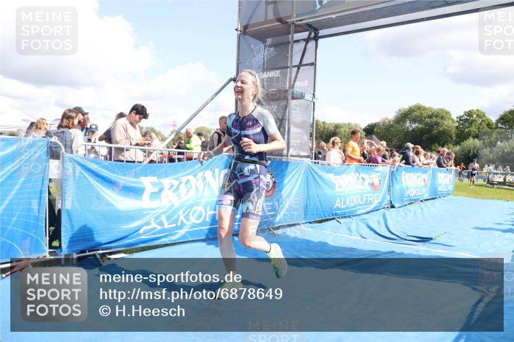 25.08.2024 - Elbe Triathlon Hamburg H.Heesch http://msf.ph/oto/6878649 25.08.2024 11:49:06 Ziel 550, 1522 meine-sportfotos.de