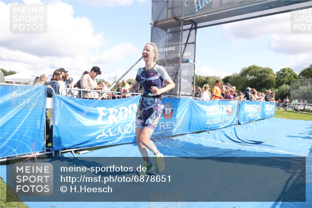 25.08.2024 - Elbe Triathlon Hamburg H.Heesch http://msf.ph/oto/6878651 25.08.2024 11:49:06 Ziel 550, 1522 meine-sportfotos.de