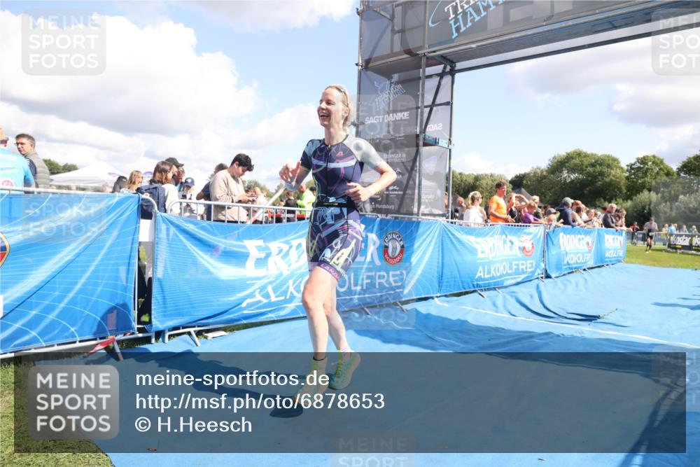 25.08.2024 - Elbe Triathlon Hamburg H.Heesch http://msf.ph/oto/6878653 25.08.2024 11:49:06 Ziel 550, 1522 meine-sportfotos.de