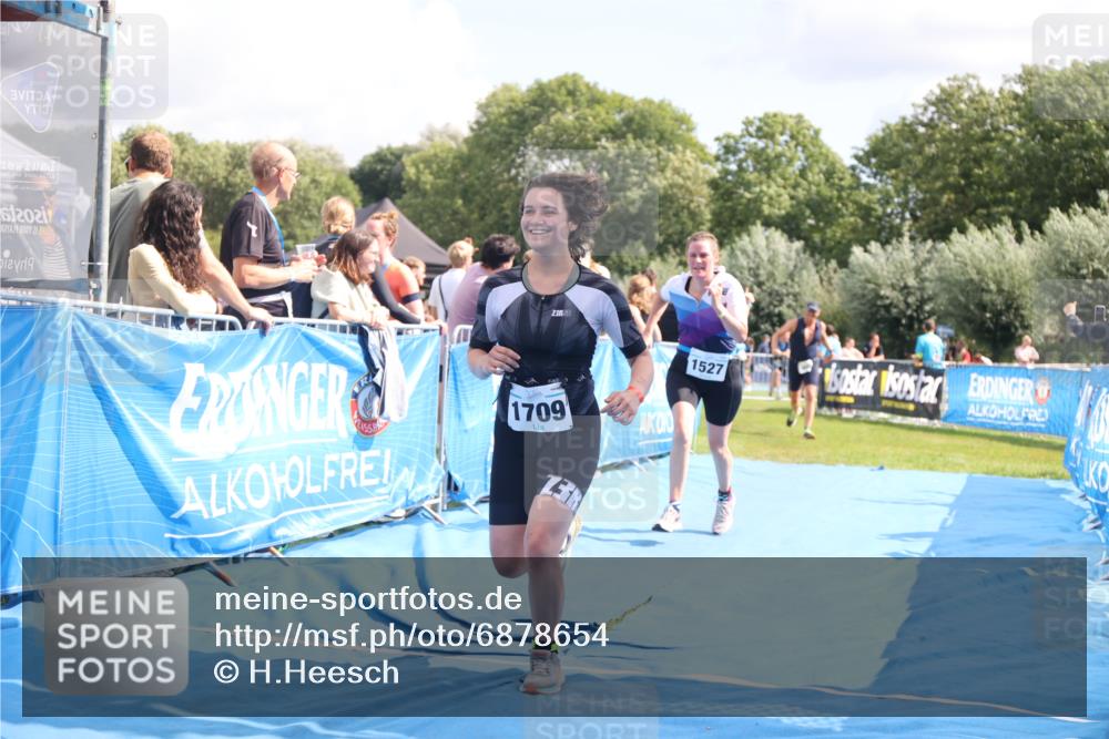 25.08.2024 - Elbe Triathlon Hamburg H.Heesch http://msf.ph/oto/6878654 25.08.2024 12:11:43 Ziel 405, 541, 1503, 1527, 1698, 1709 meine-sportfotos.de