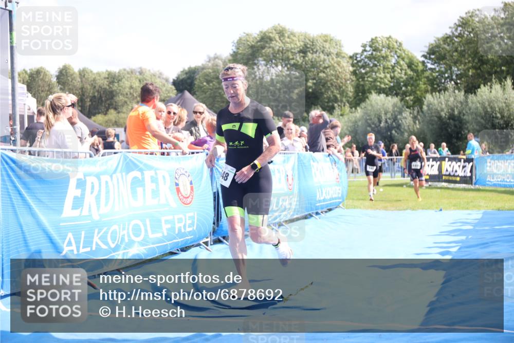25.08.2024 - Elbe Triathlon Hamburg H.Heesch http://msf.ph/oto/6878692 25.08.2024 11:49:43 Ziel 548, 549, 1410, 1496 meine-sportfotos.de