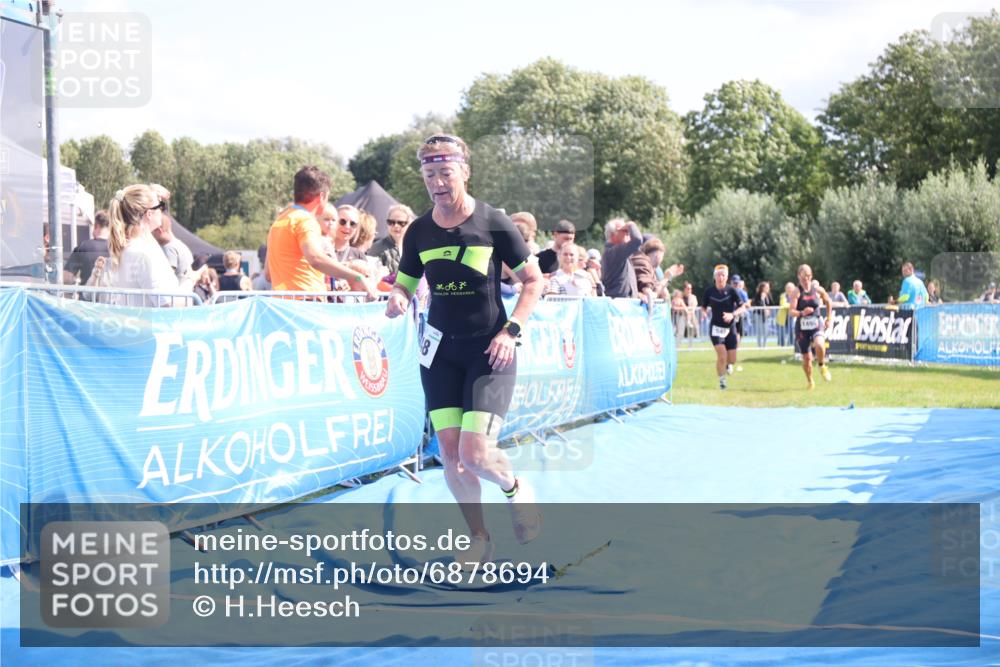 25.08.2024 - Elbe Triathlon Hamburg H.Heesch http://msf.ph/oto/6878694 25.08.2024 11:49:43 Ziel 548, 549, 1410, 1496 meine-sportfotos.de