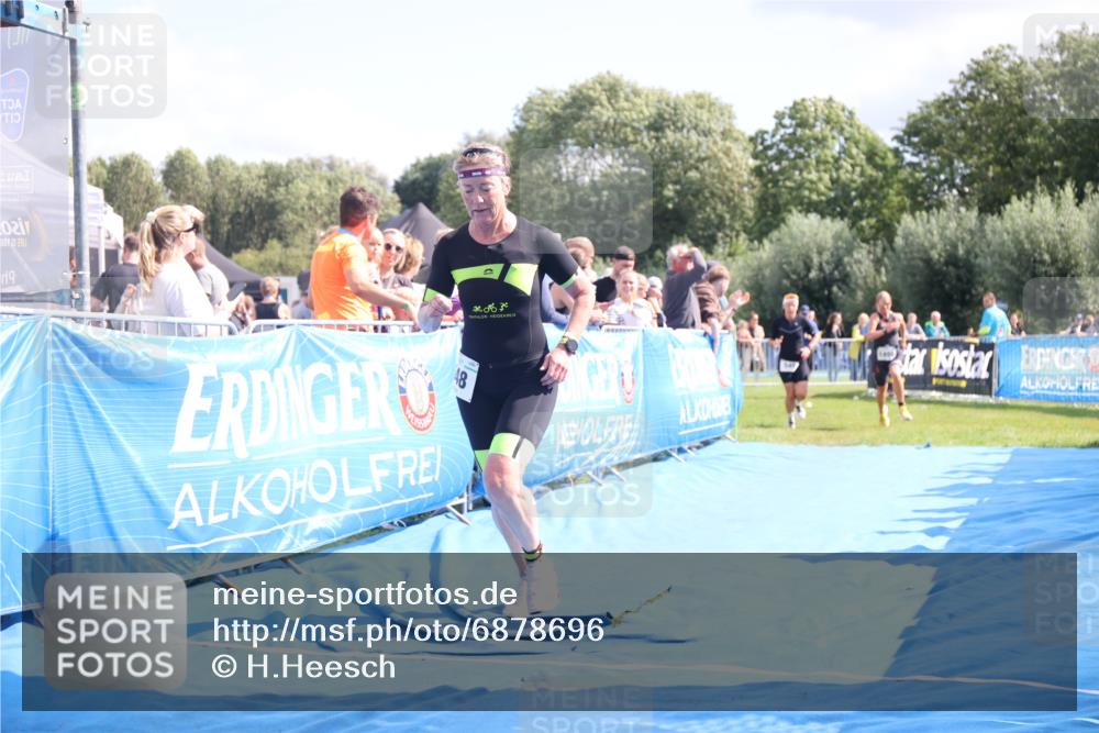 25.08.2024 - Elbe Triathlon Hamburg H.Heesch http://msf.ph/oto/6878696 25.08.2024 11:49:43 Ziel 548, 549, 1410, 1496 meine-sportfotos.de