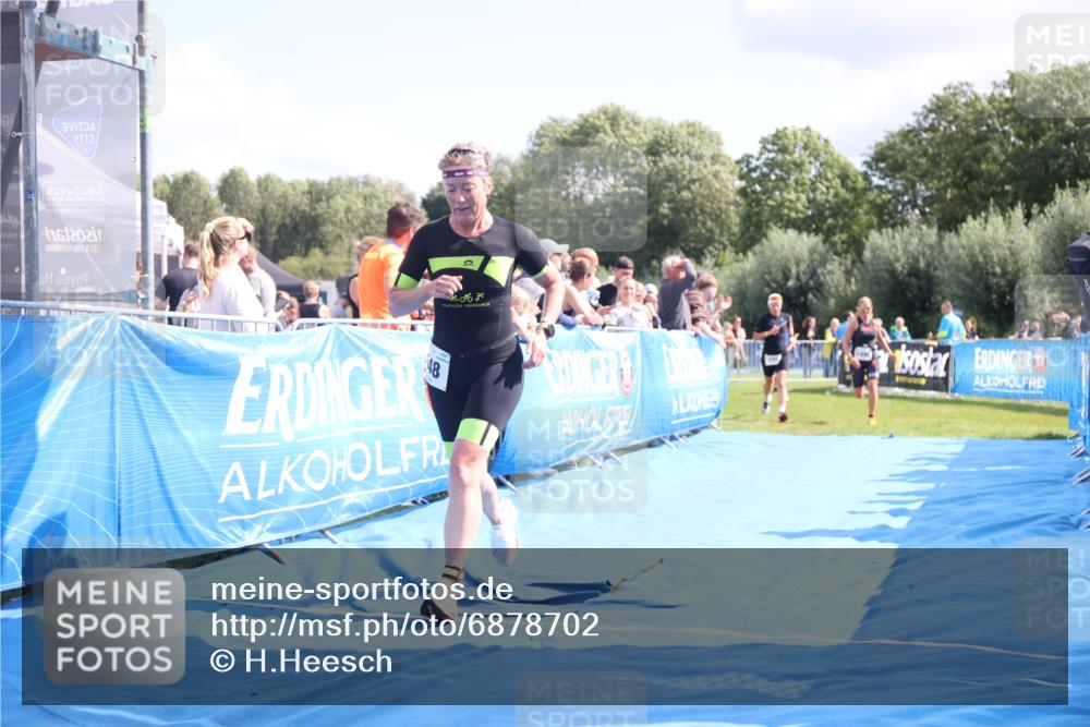 25.08.2024 - Elbe Triathlon Hamburg H.Heesch http://msf.ph/oto/6878702 25.08.2024 11:49:43 Ziel 548, 549, 1410, 1496 meine-sportfotos.de